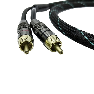 Un câble RCA de type mâle à mâle 2 avec manche extensible tressée en nylon de 9,5 mm de diamètre extérieur