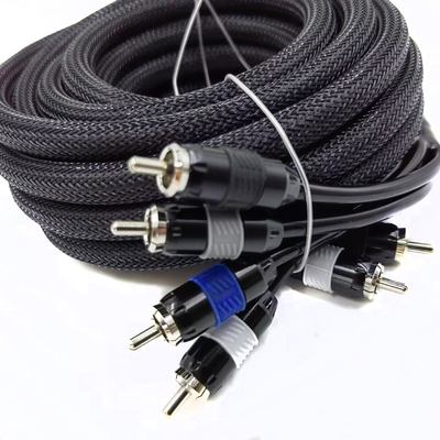 Un câble RCA de type mâle à mâle 2 avec manche extensible tressée en nylon de 9,5 mm de diamètre extérieur
