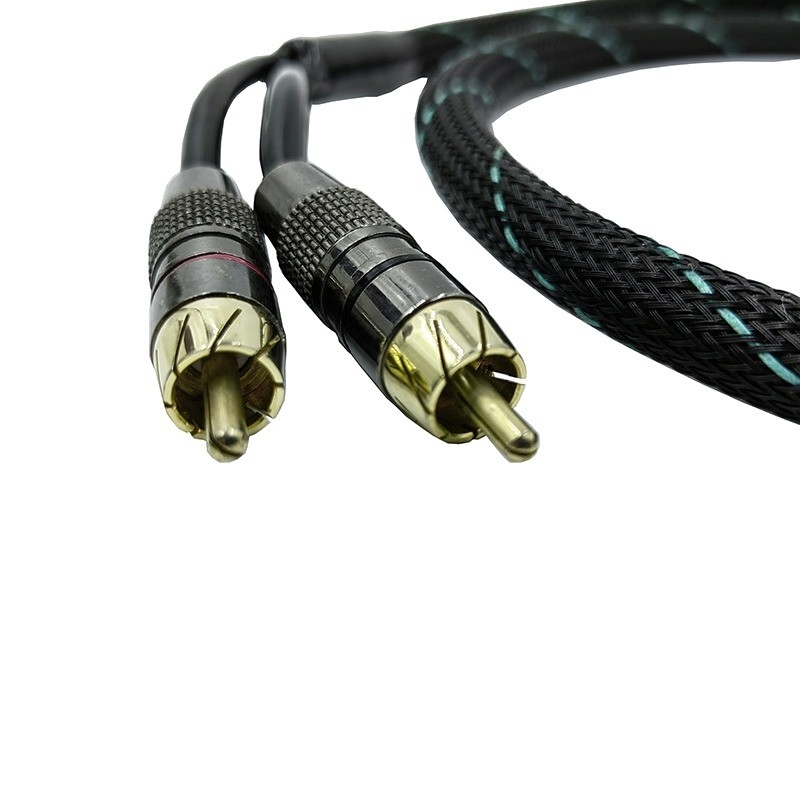 Un câble RCA de type mâle à mâle 2 avec manche extensible tressée en nylon de 9,5 mm de diamètre extérieur
